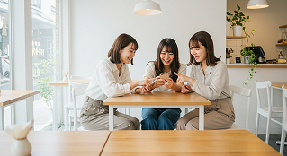 スマートフォンの画面に「今日飲み」の通知が表示されているイラスト